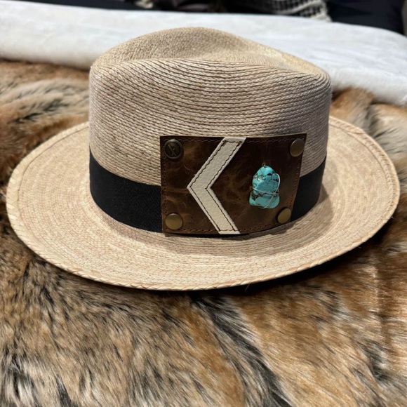 Stylish Beige Fedora with Unique Leather and Turquoise Band - Picture 1 of 4